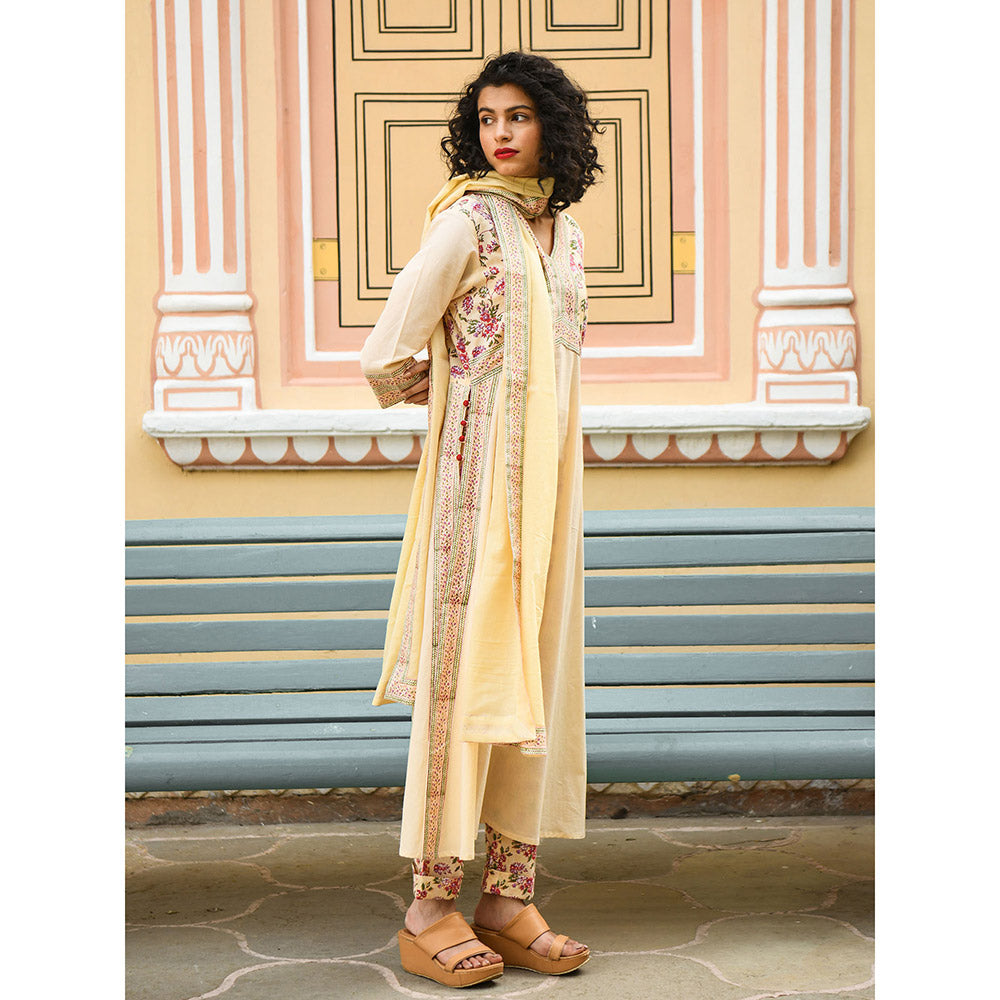 Gulaal Bellflower High Slit Kurta Pants Set (Set of 3)