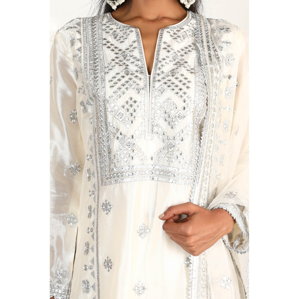 Gopi Vaid Embellished Chand Tunic And Gharara With Dupatta (Set of 3)