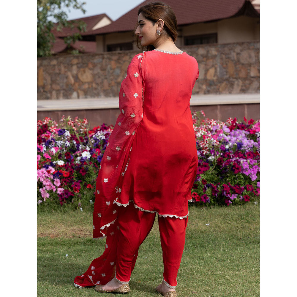 HOUSE OF JAMOTI Ombre Red Machine Embroidery Kurta (Set of 3)