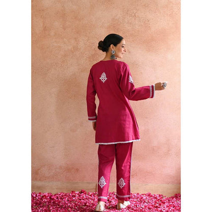House of Chikankari Azmi Chikankari Cotton Straight Short Kurta - Pink (Set of 2)