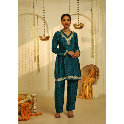 House of Chikankari Arisha Chikankari Crepe A-line Short Kurta Set