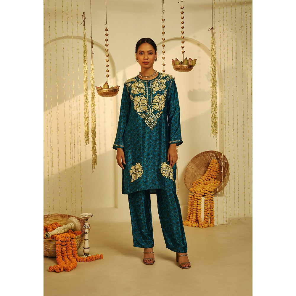 House of Chikankari Blue Arisha Chikankari Crepe Straight Short Kurta with Pant (Set of 2)