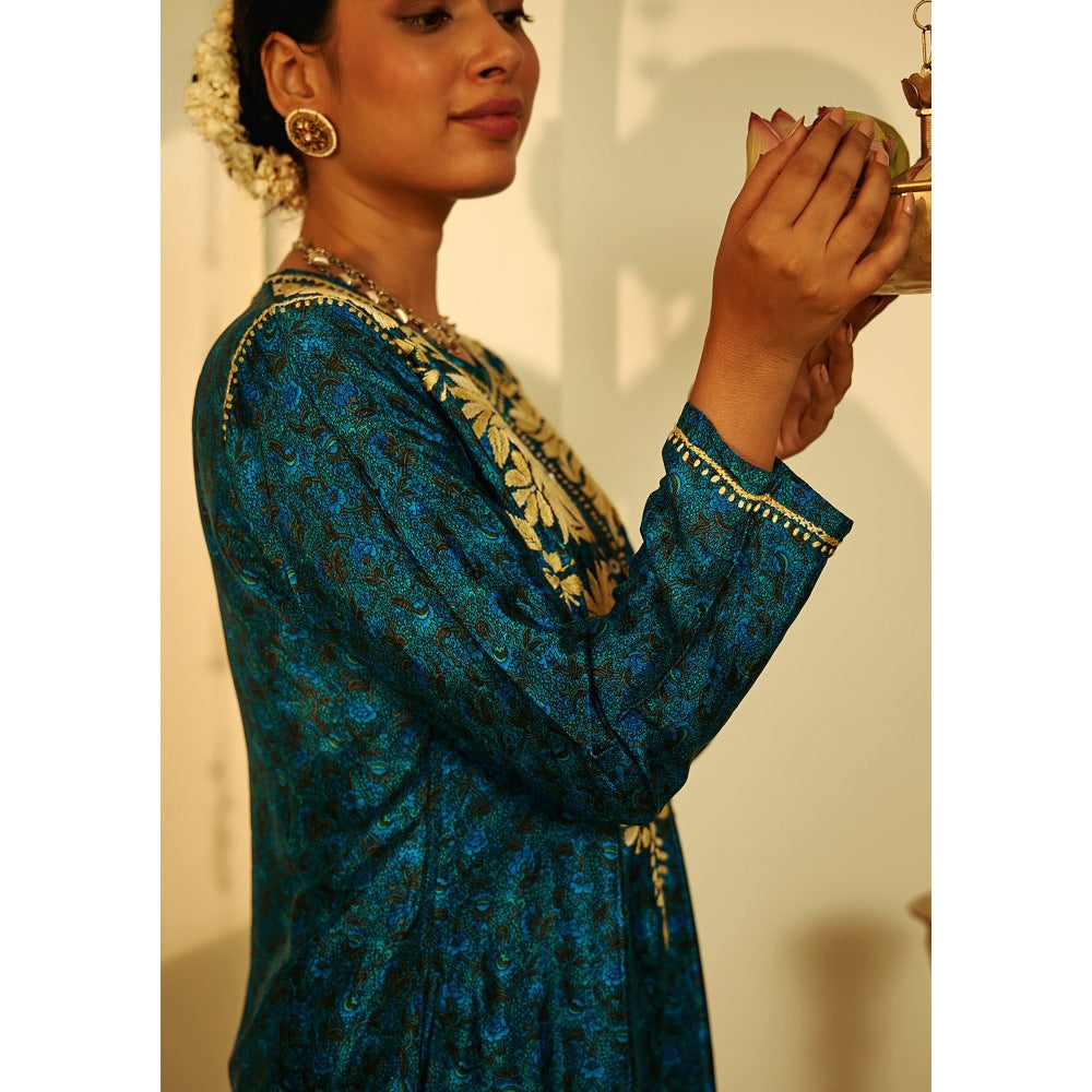 House of Chikankari Blue Arisha Chikankari Crepe Straight Short Kurta with Pant (Set of 2)