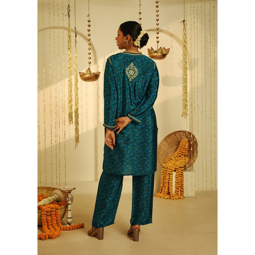 House of Chikankari Blue Arisha Chikankari Crepe Straight Short Kurta with Pant (Set of 2)
