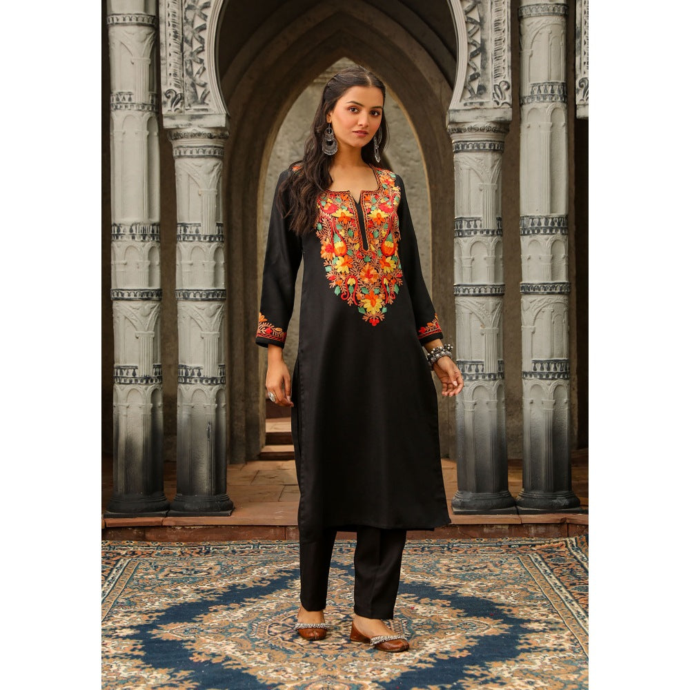 House of Chikankari Kasmira Aari woollen Straight Kurta with Pant (Set of 2)
