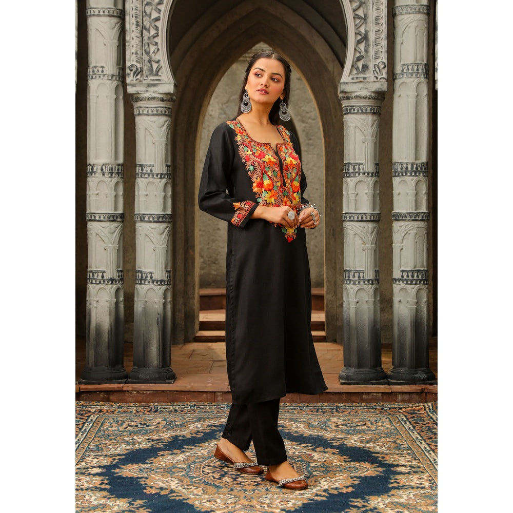 House of Chikankari Kasmira Aari woollen Straight Kurta with Pant (Set of 2)