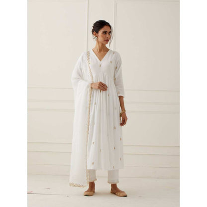 Ikshita Choudhary White Scalloped Tissue Organza Dupatta