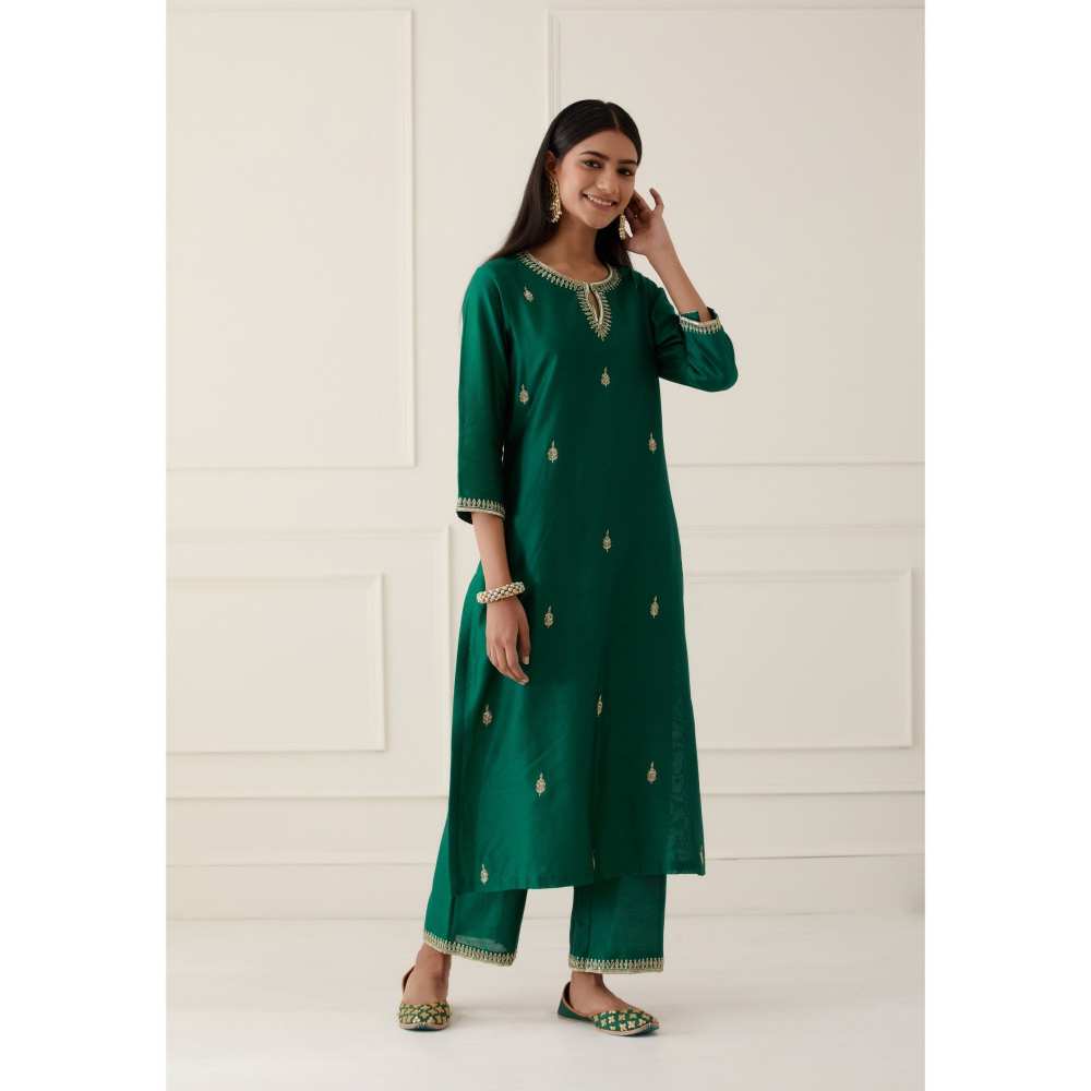 Ikshita Choudhary Green Embroidered Kurta