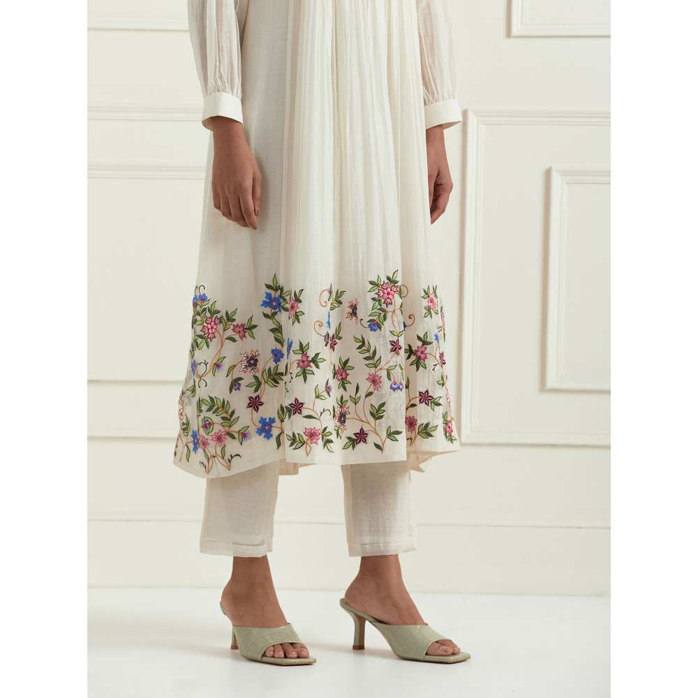Ikshita Choudhary White Hand Embroidered Chanderi Kurta with Pants (Set of 2)