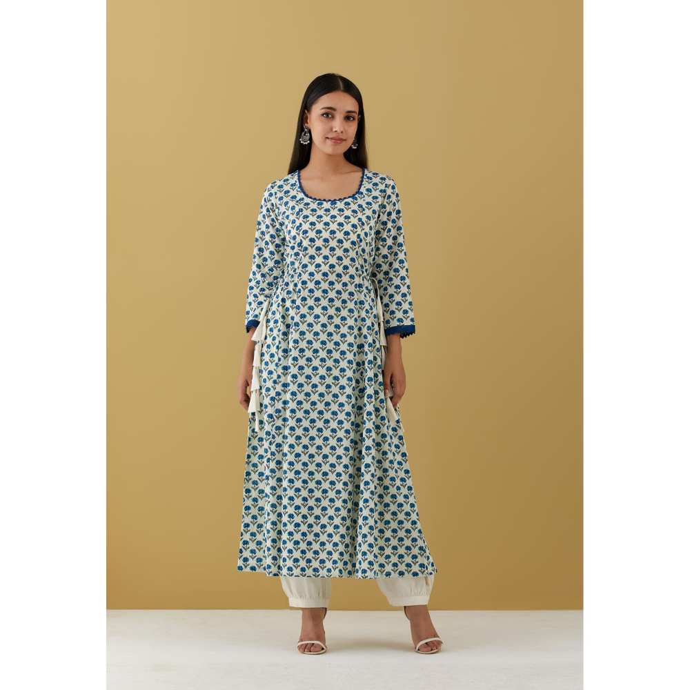 Ikshita Choudhary Blue Block Printed Kurta with Pants (Set of 2)