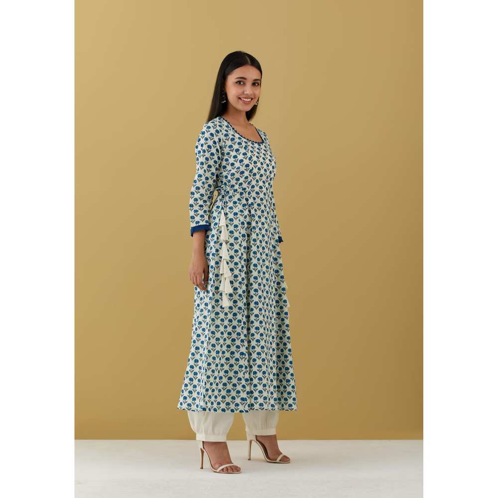 Ikshita Choudhary Blue Block Printed Kurta with Pants (Set of 2)