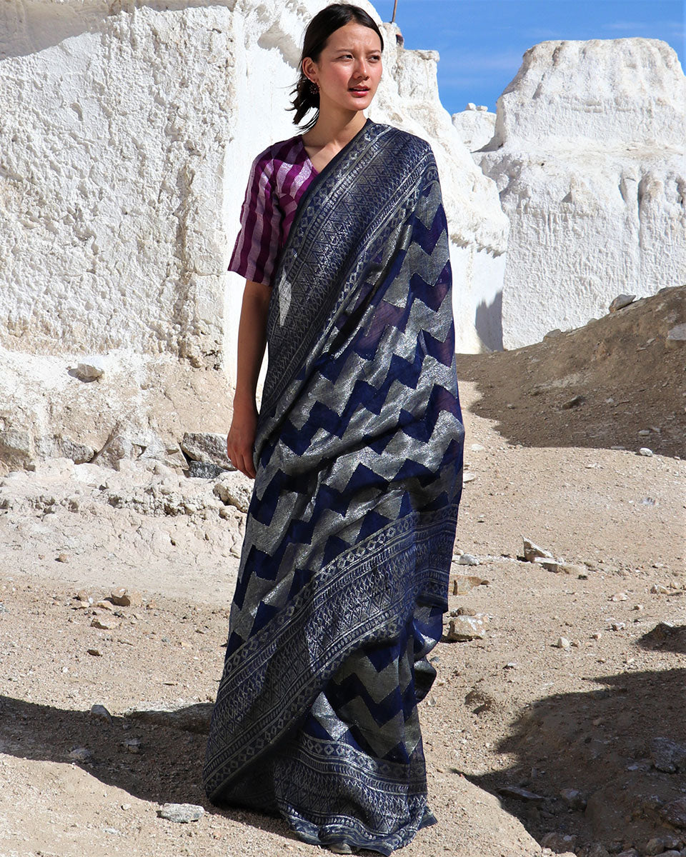 Chidiyaa Navy Blue Handwoven Linen Zari Saree Lagn