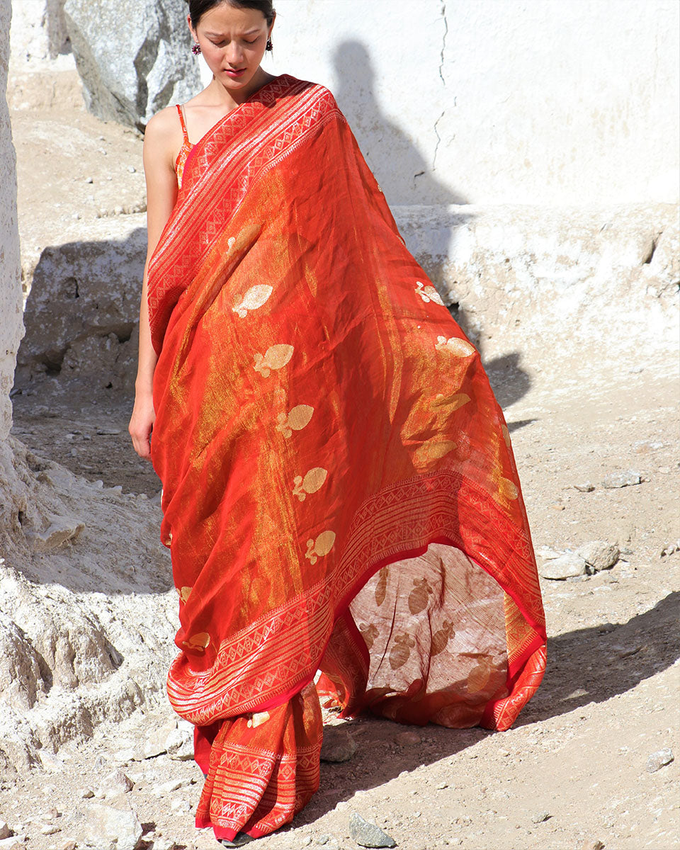 Chidiyaa Tangerine Red Handwoven Linen Jamdani Saree Lagn