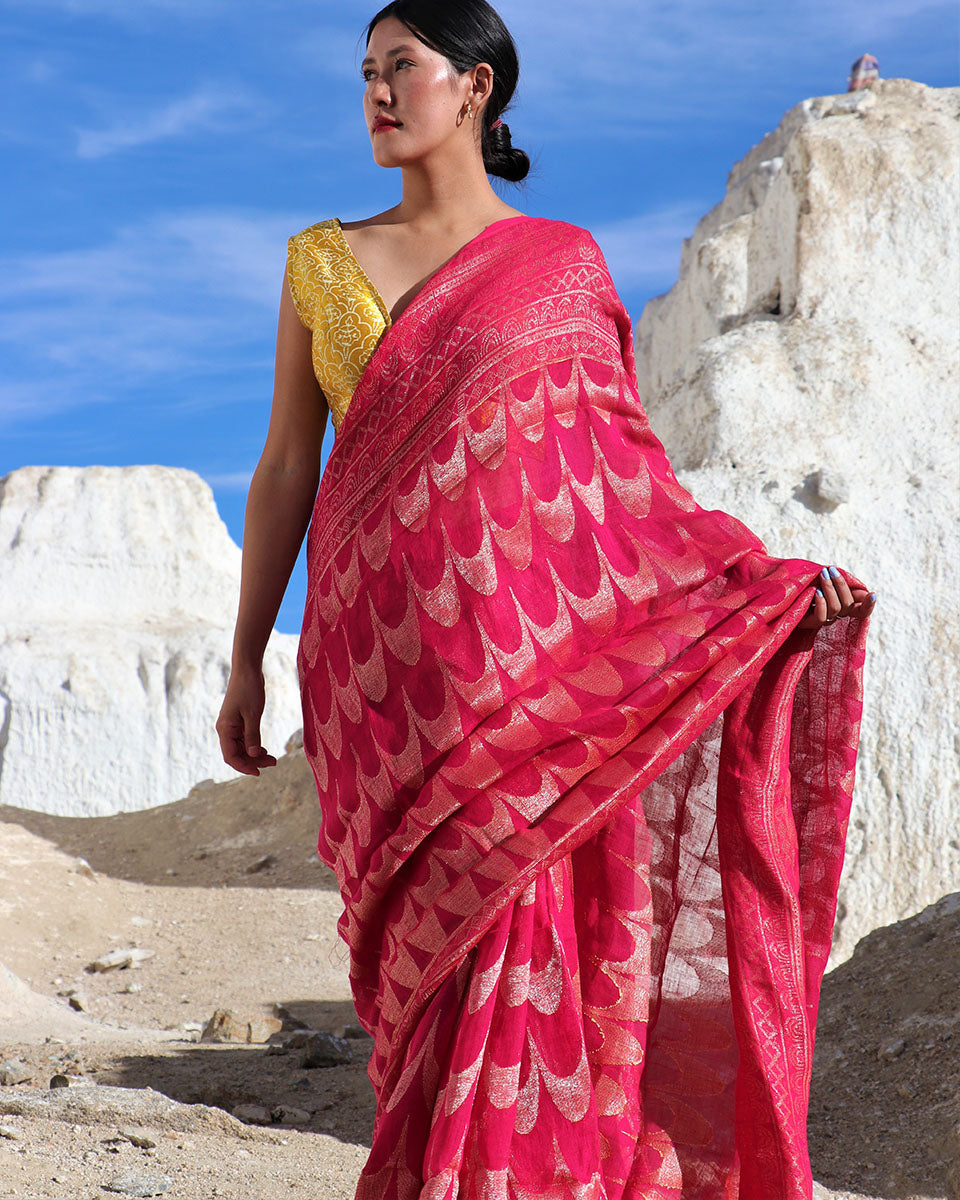Chidiyaa Striking Pink Handwoven Linen Jamdani Saree Lagn