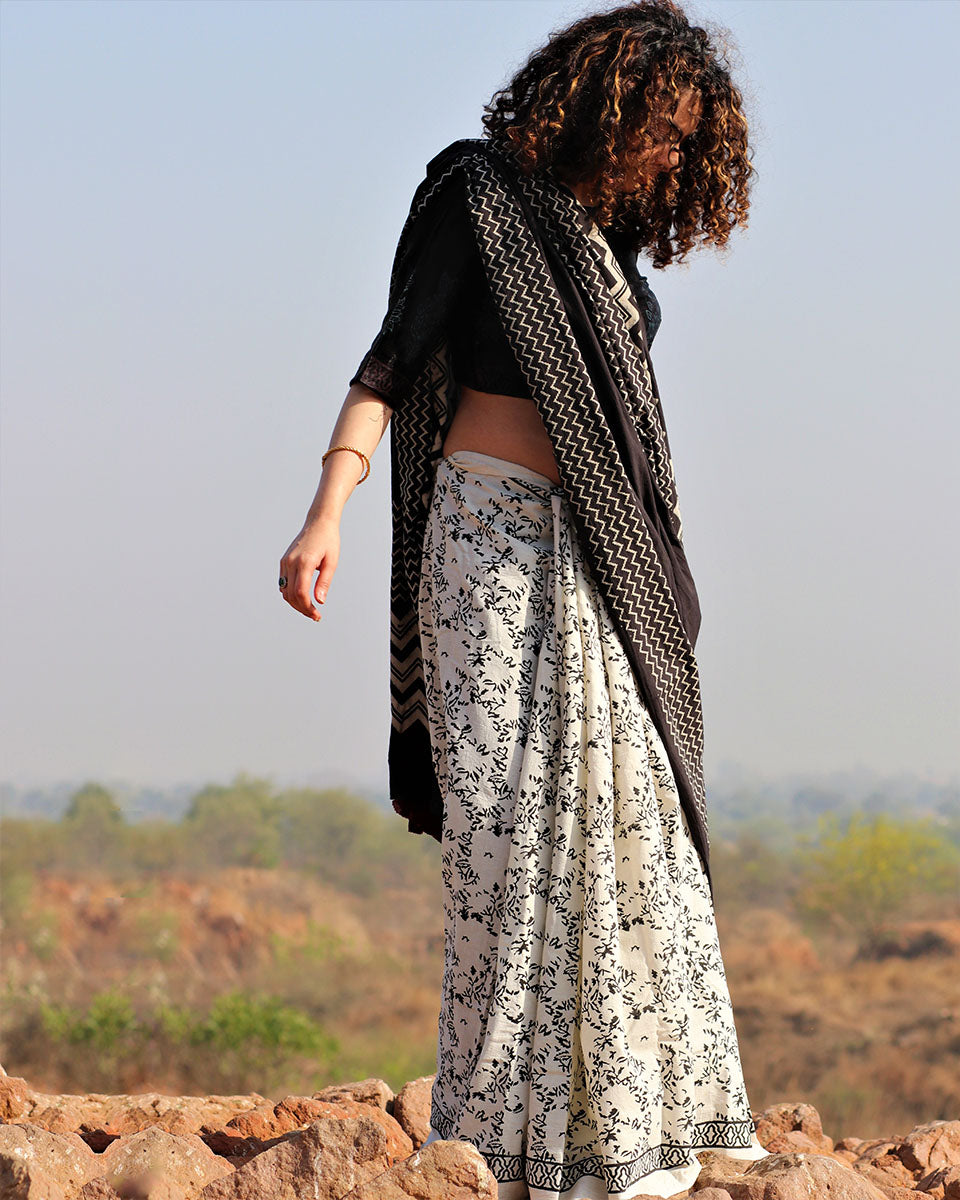 Chidiyaa Monochrome Block Printed Cotton Mul Saree