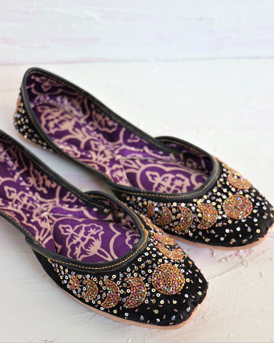 Chidiyaa Black Celestial Juttis
