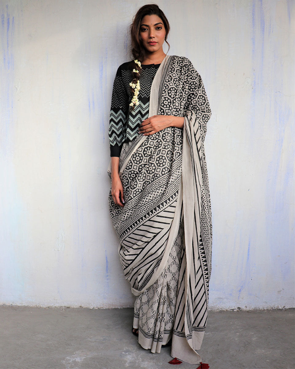 Chidiyaa Black Block Printed Cotton Mul Saree God with Unstitched Blouse
