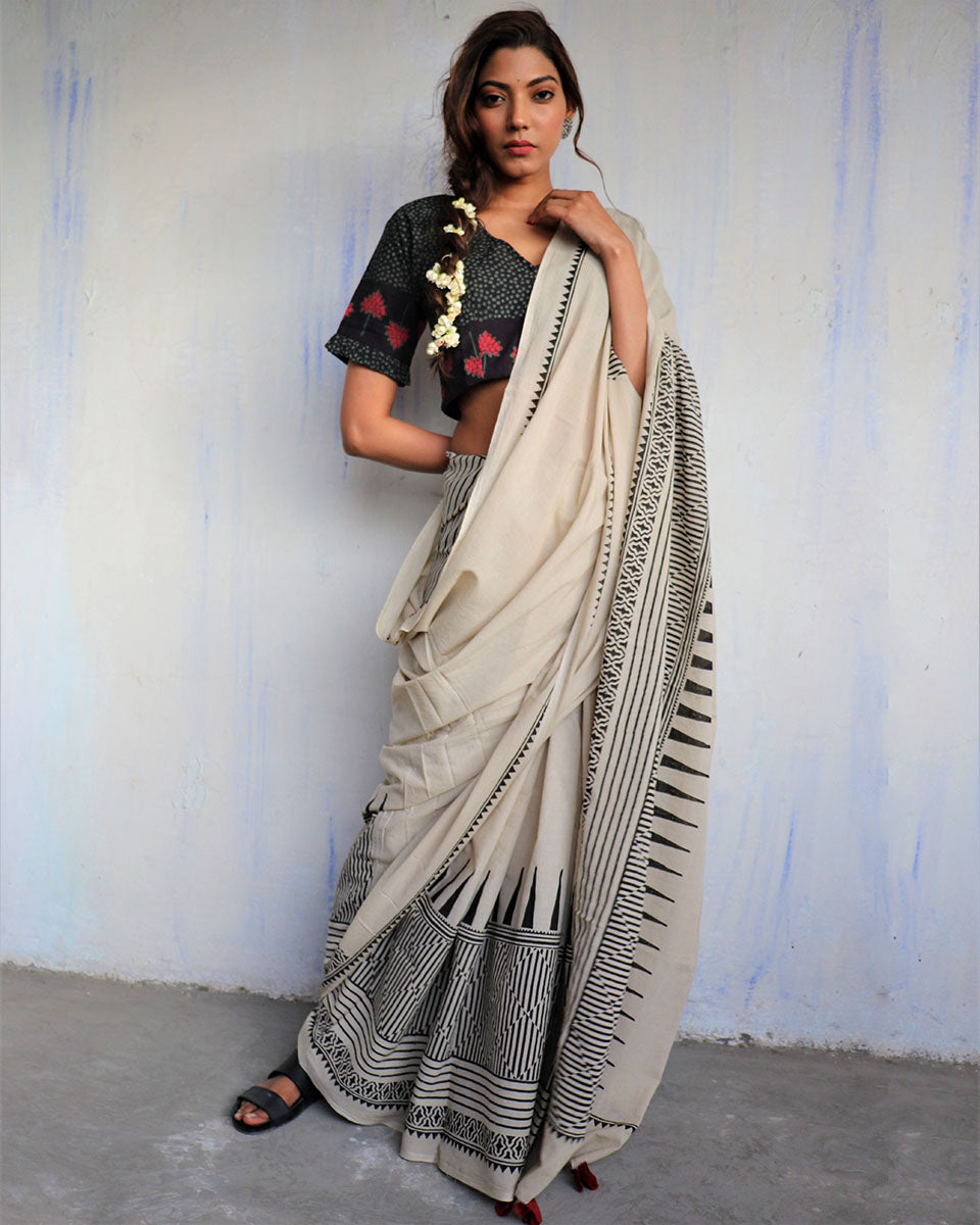 Chidiyaa Ivory Block Printed Cotton Mul Saree God with Unstitched Blouse