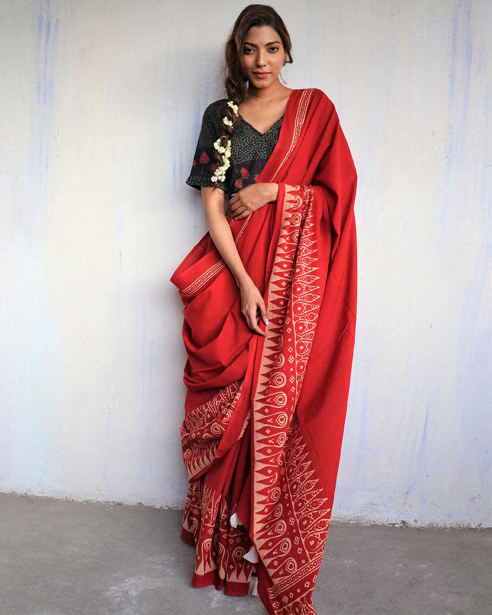 Chidiyaa Yellow Block Printed Cotton Mul Saree God with Unstitched Blouse