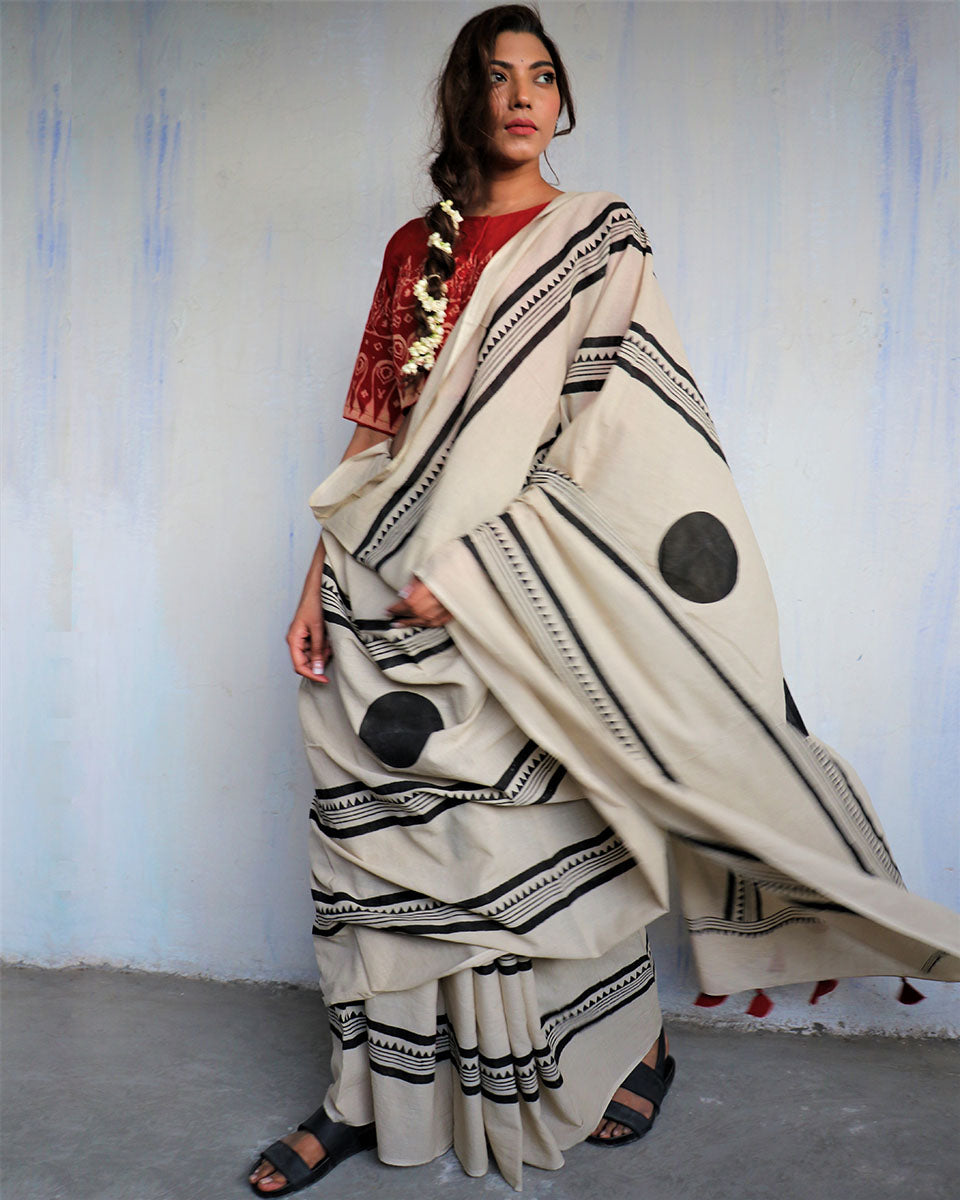 Chidiyaa Ivory Block Printed Cotton Mul Saree God with Unstitched Blouse