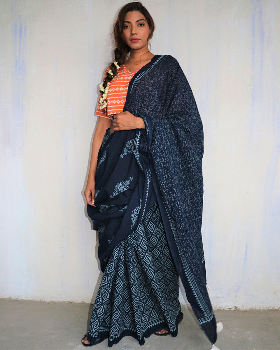 Chidiyaa Blue Block Printed Cotton Mul Saree God with Unstitched Blouse
