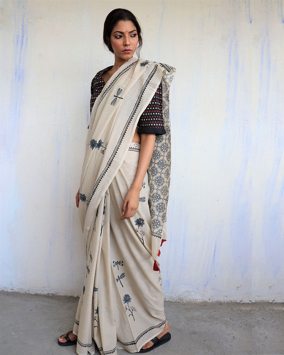 Chidiyaa Ivory Black Dragonfly Block Printed Cotton Mul Saree God with Unstitched Blouse