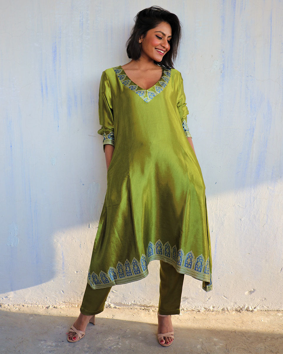 Chidiyaa Green Mashru Silk Kurti, Pant (Set of 2)