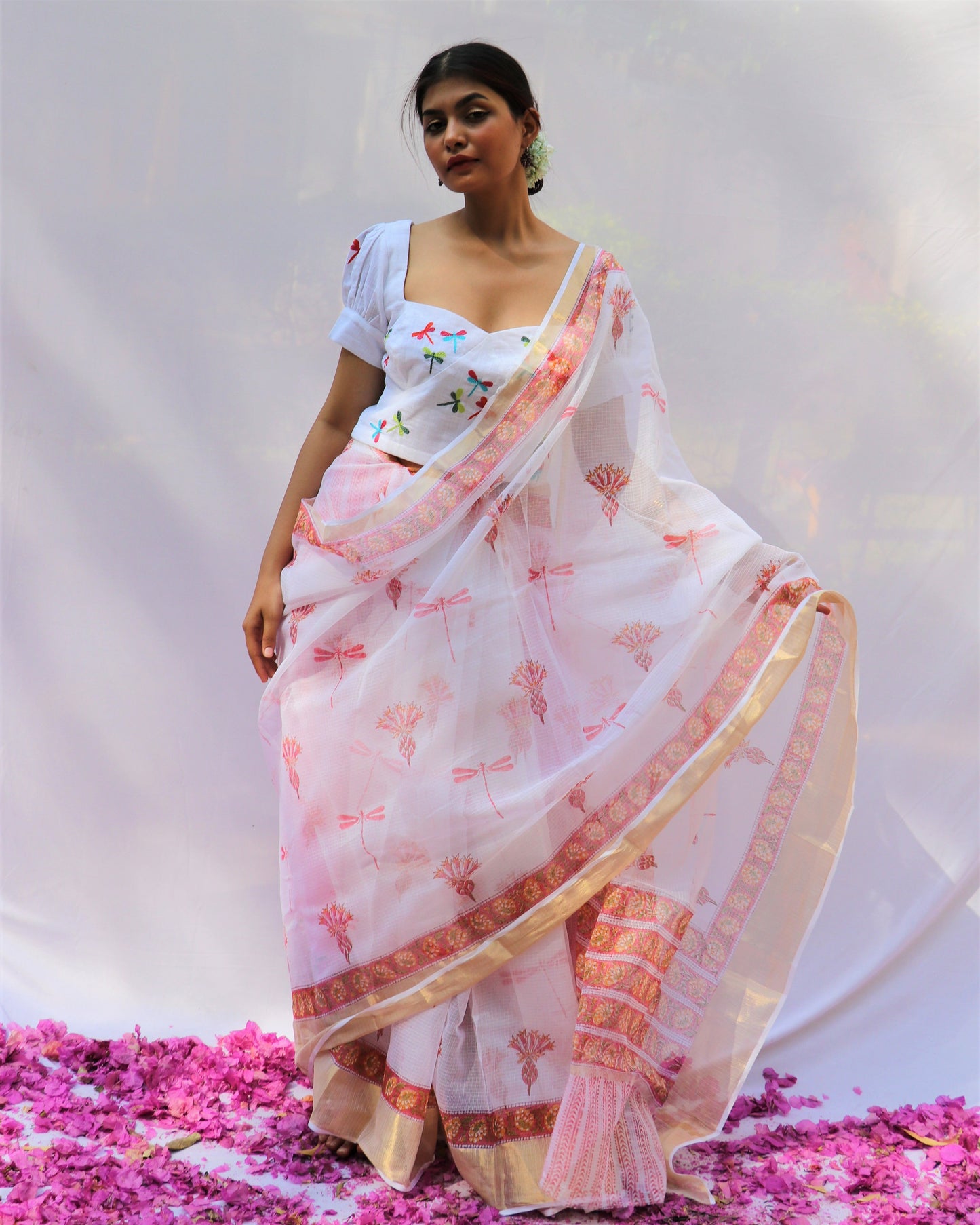 Chidiyaa White Dragonfly Kota Hand Printed Saree with Unstitched Blouse - Fos