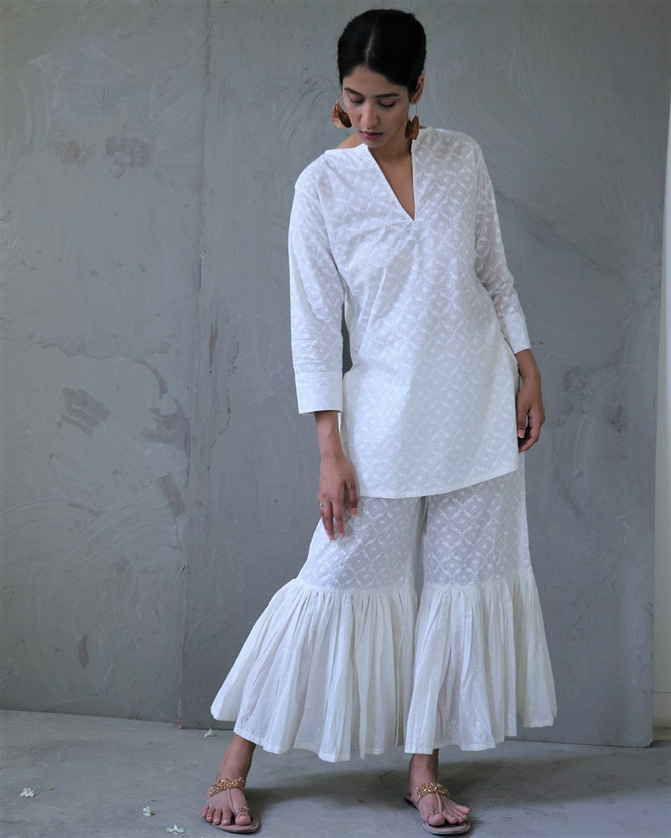 Chidiyaa White Block Printed Cotton Kurti - Safed