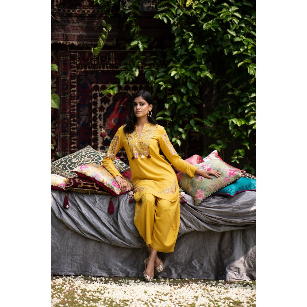 Inej Kashmiri Kurta (Set of 2)