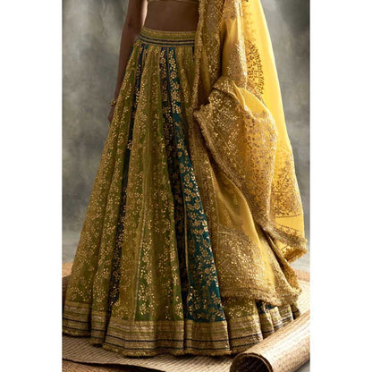 ITRH Qurbat Lehenga (Set of 3)