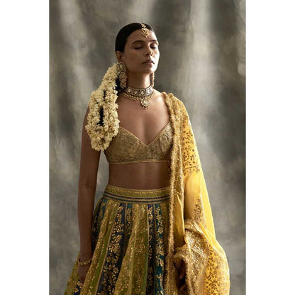 ITRH Qurbat Lehenga (Set of 3)