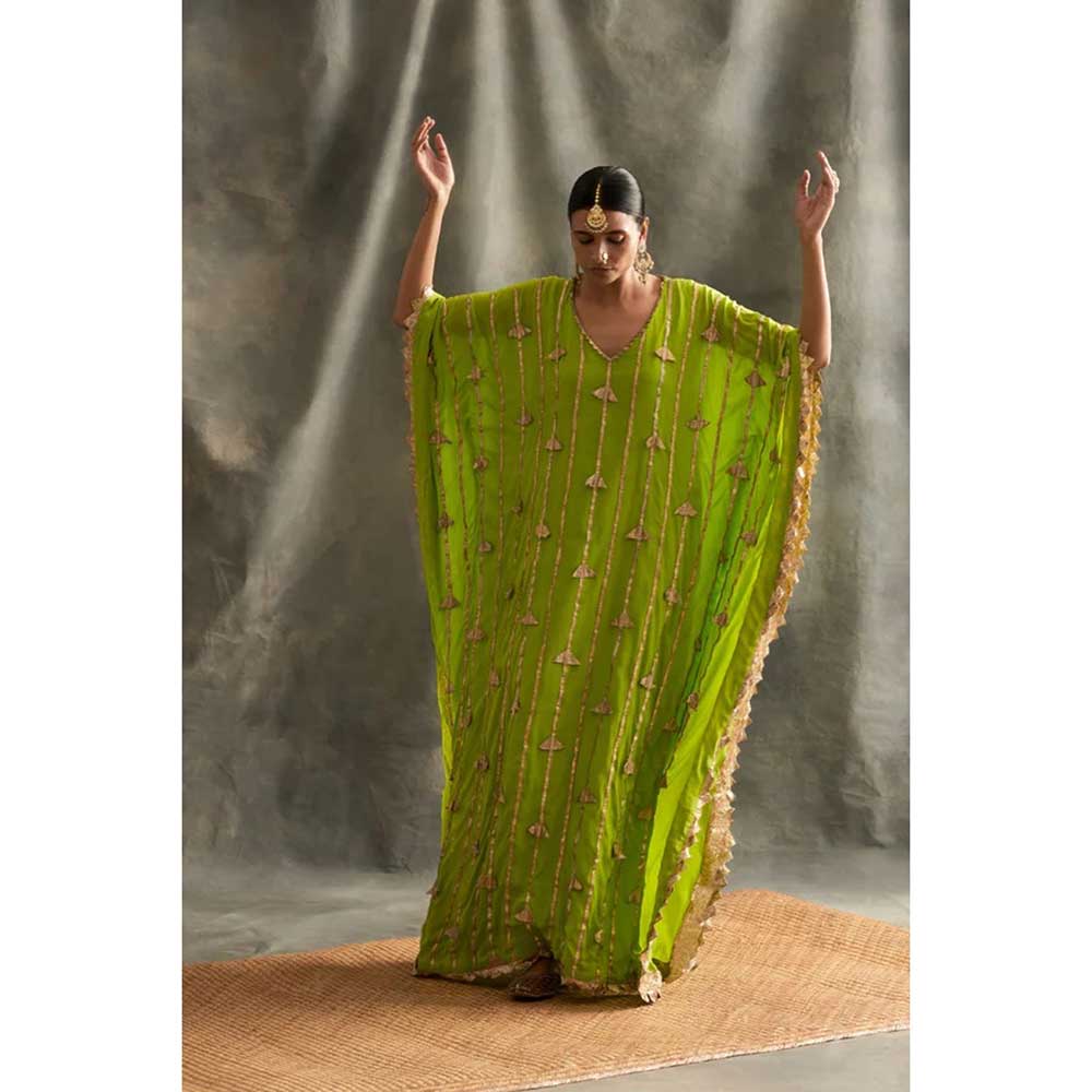 ITRH Aafreen Triangle Embroidered Kaftan