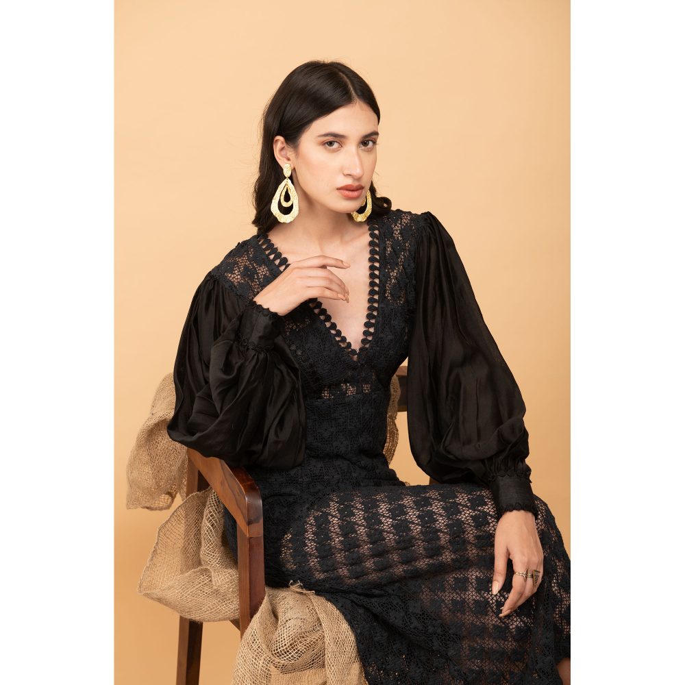 Kalakaari By Sagarika Black Detailed With Lace And Balloon Sleeves Midi Dress