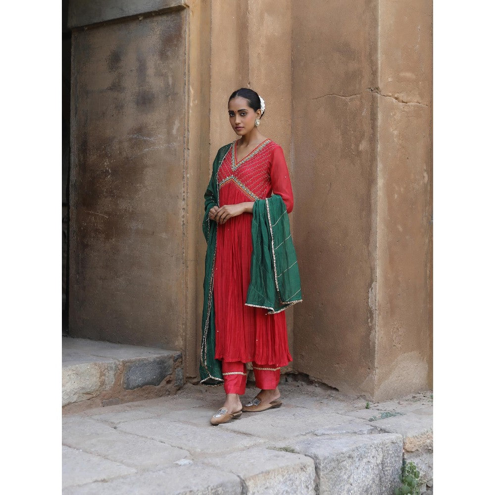 Label Kinjal Modi Red Kurta with Green Dupatta (Set of 3)