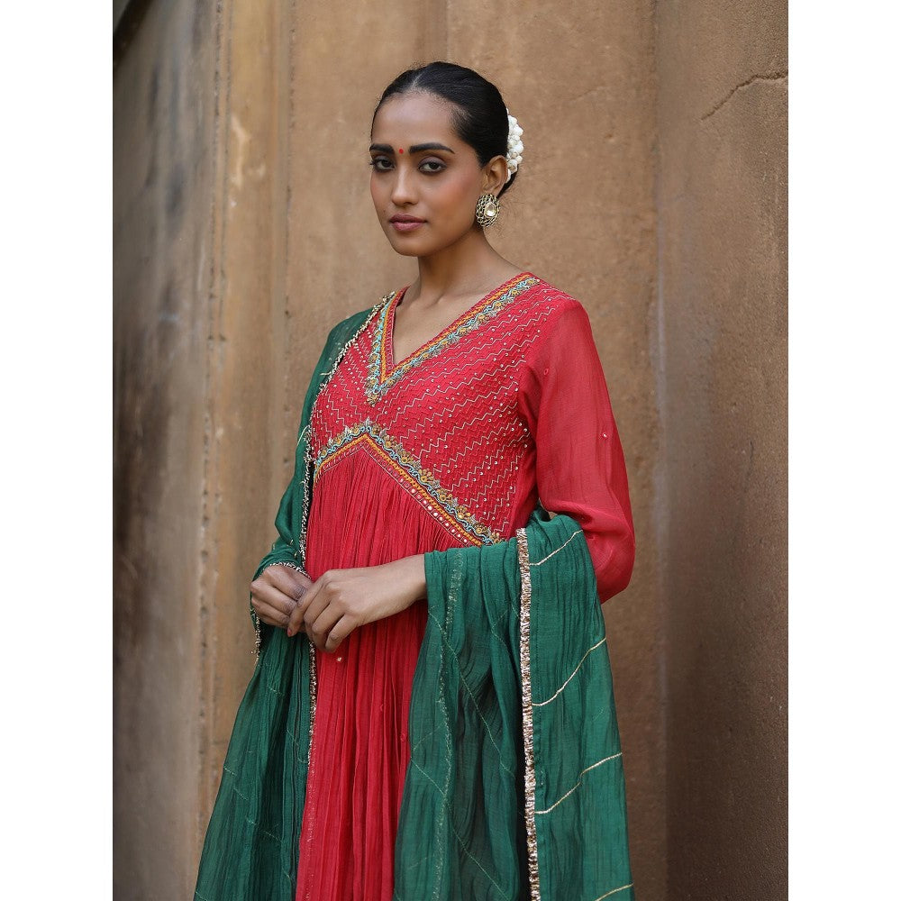 Label Kinjal Modi Red Kurta with Green Dupatta (Set of 3)