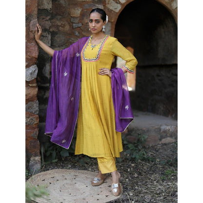 Label Kinjal Modi Yellow Kurta with Purple Dupatta (Set of 3)