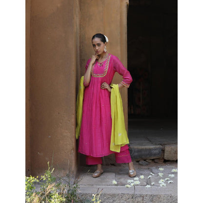 Label Kinjal Modi Pink Kurta with Lime Green Dupatta (Set of 3)