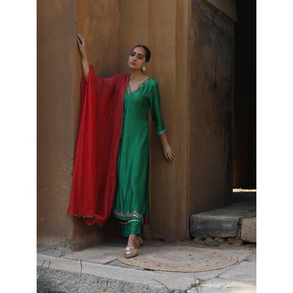 Label Kinjal Modi Green Kurta & Pant with Red Dupatta (Set of 3)