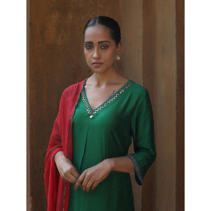Label Kinjal Modi Green Kurta & Pant with Red Dupatta (Set of 3)