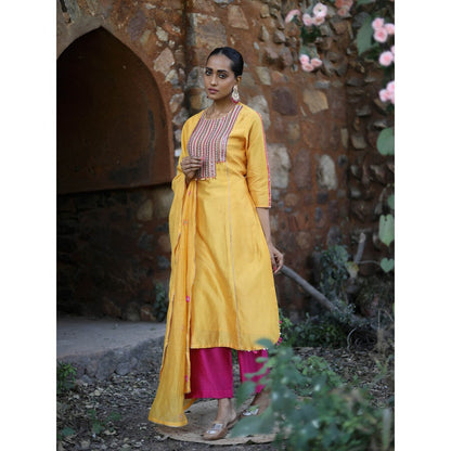 Label Kinjal Modi Chanderi Kurta with Pants and Dupatta-Yellow (Set of 3)