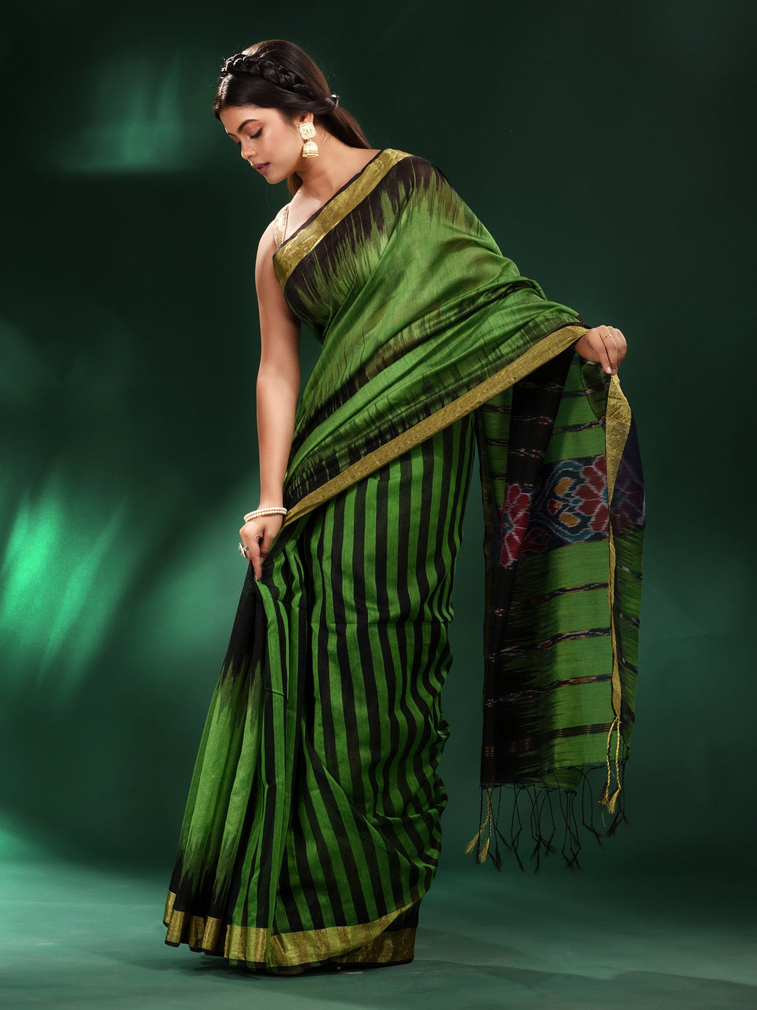 CHARUKRITI Green Blended Cotton Handwoven Saree with Unstitched Blouse