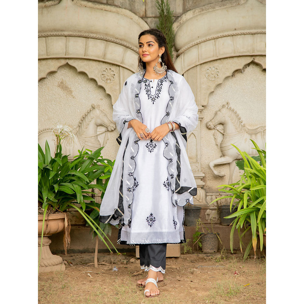 Maison Shefali Noor Shwet Kasida Mirror and Thread Work Kurta (Set of 3)