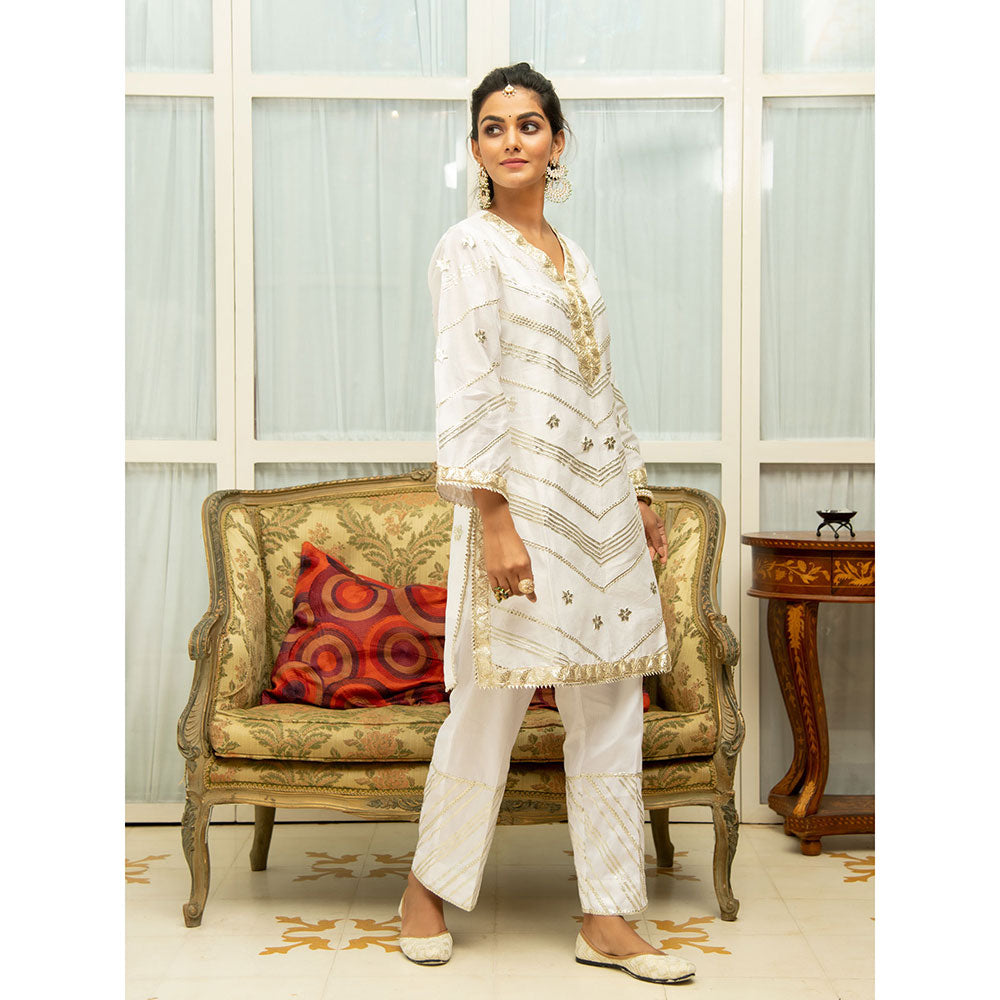 Maison Shefali Noor Swetambari Gota Work Kurta (Set of 3)