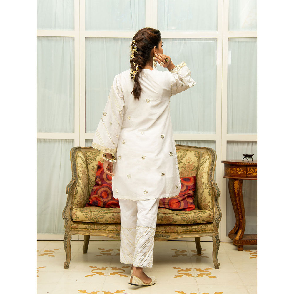 Maison Shefali Noor Swetambari Gota Work Kurta (Set of 3)