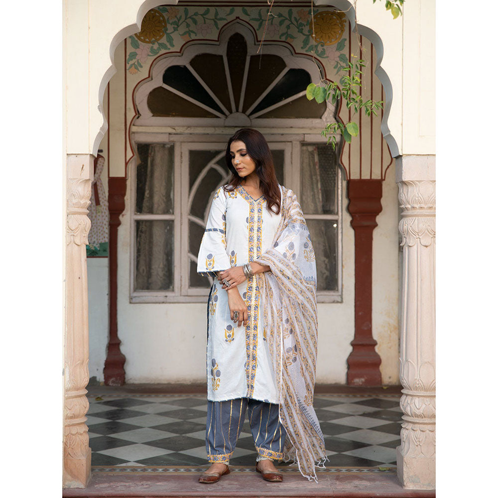 Maison Shefali Chaand Sahar Ambar Kurta Salwar With Dupatta (Set of 3)