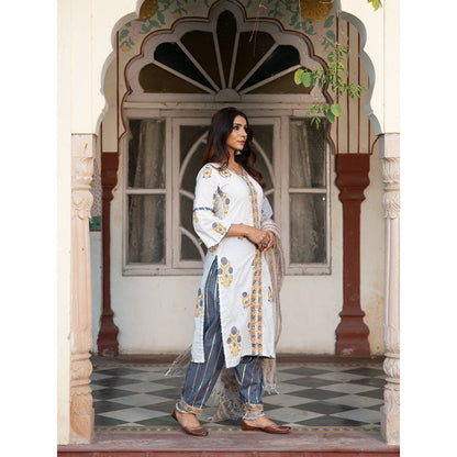 Maison Shefali Chaand Sahar Ambar Kurta Salwar With Dupatta (Set of 3)