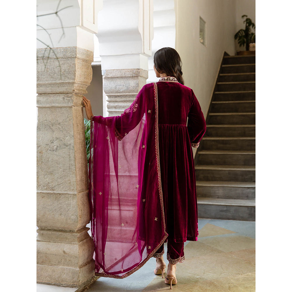 Maison Shefali Khizaan - Velvet Embroidered Kurta & Pant with Dupatta (Set of 3)