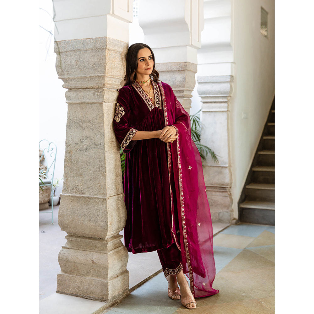 Maison Shefali Khizaan - Velvet Embroidered Kurta & Pant with Dupatta (Set of 3)