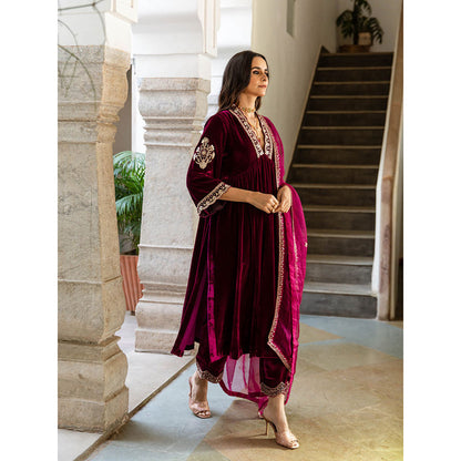 Maison Shefali Khizaan - Velvet Embroidered Kurta & Pant with Dupatta (Set of 3)